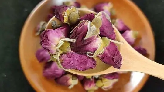 Tisana cinese biologica commestibile essiccata all'ingrosso con fiori di boccioli di rosa rosa